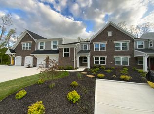 2756 Amberwood Dr, Dayton, OH 45431
