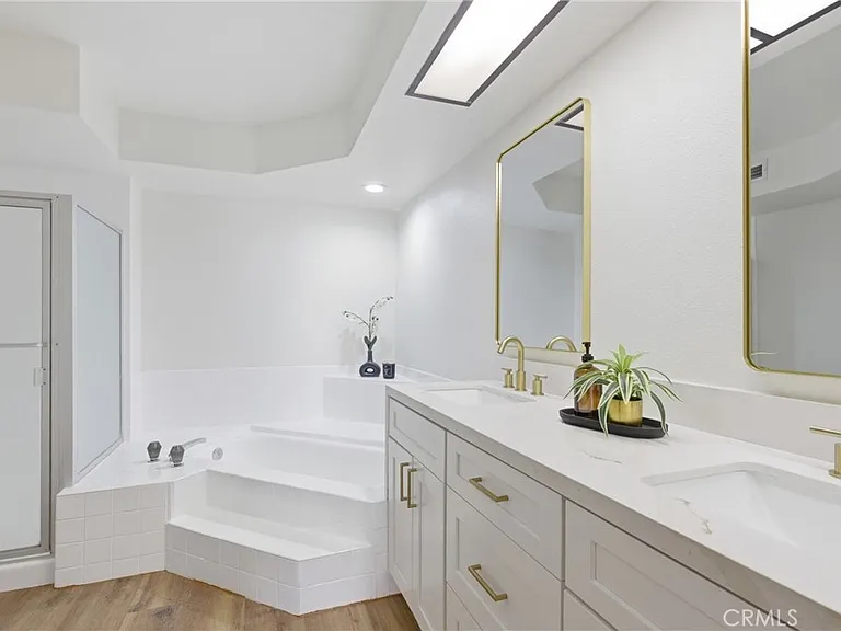 4900 N Grand Ave #103 — Photo 15