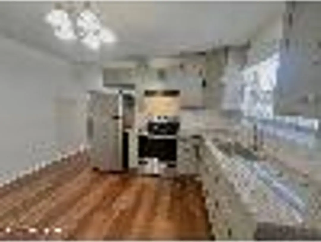 2555 Myra Street — Photo 3