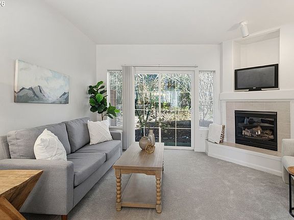 4th image of 15450 SW Sparrow Loop Unit 102