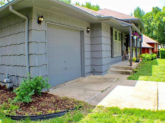 3rd image of 10507 Wallace Ave