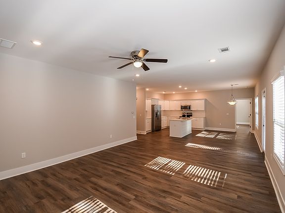 4th image of 67 Greyfield Dr