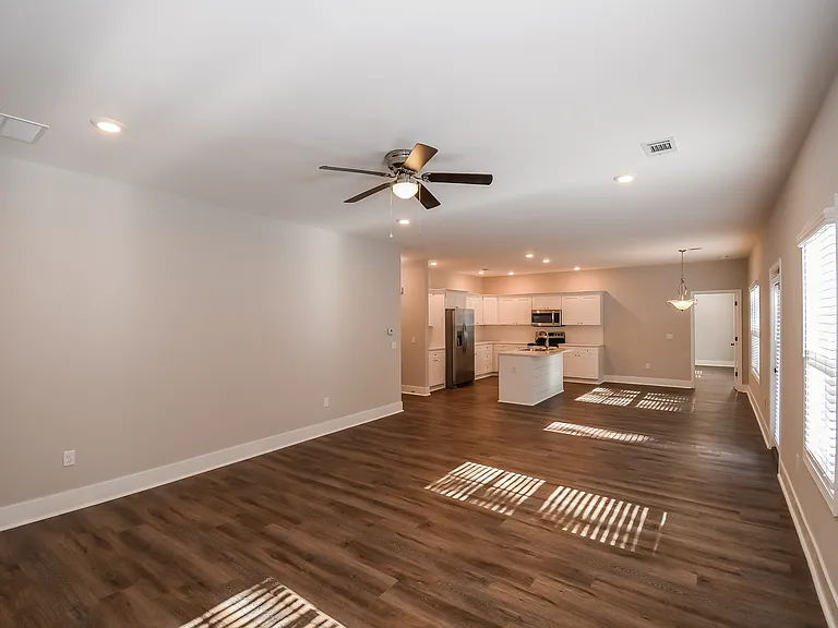 67 Greyfield Dr — Photo 4