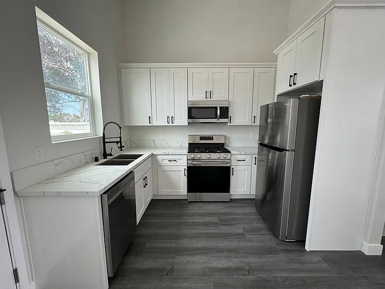 393 Gavin St — Photo 4