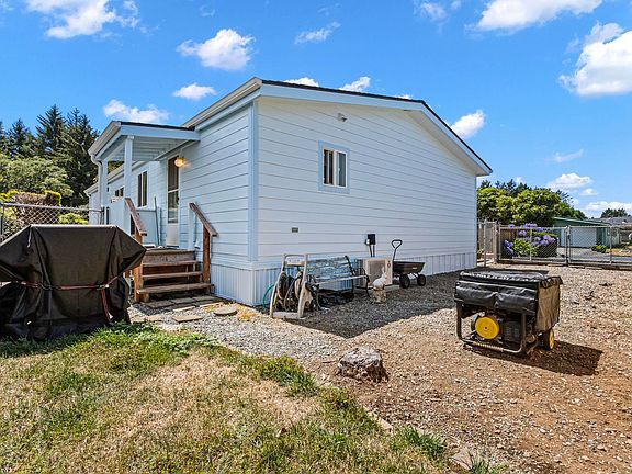 5th image of 115 Dungeness St