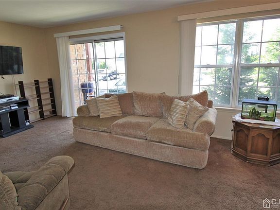 5th image of 602 Hampshire Dr