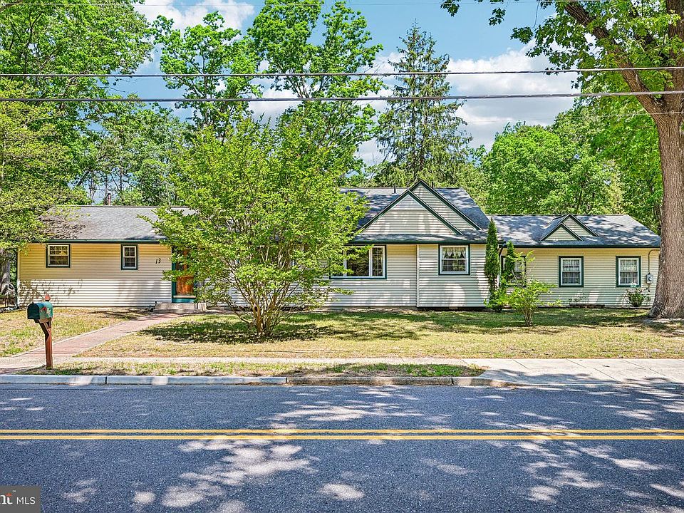1st image of 13 Northgate Dr