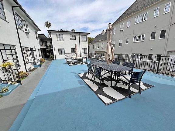 4th image of 1411 N Laurel Ave APT 7