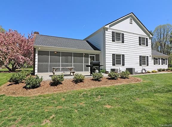 4th image of 214 N Hills Dr