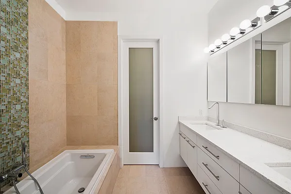 Rented by CORE | media 35