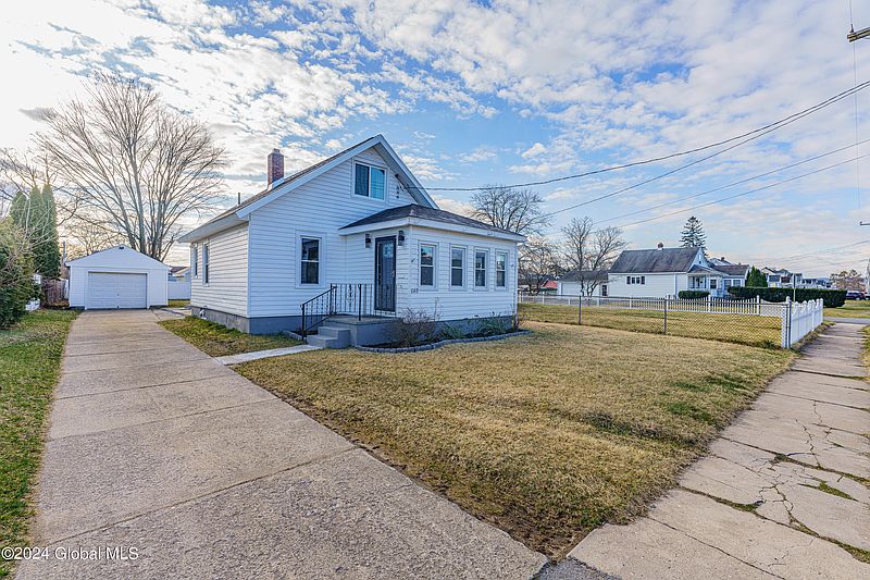 2nd image of 1141 Trinity Avenue