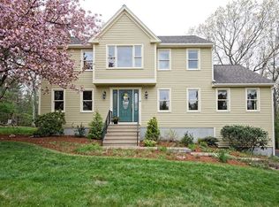 14 Highview Dr, Uxbridge, MA 01569