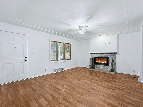 3rd image of 2714 Stanford Ave