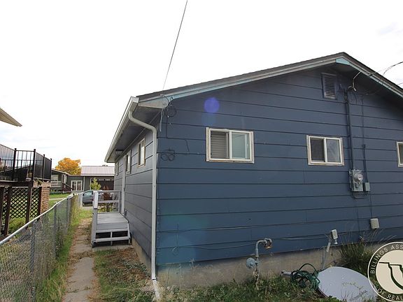 4th image of 813 2nd St W