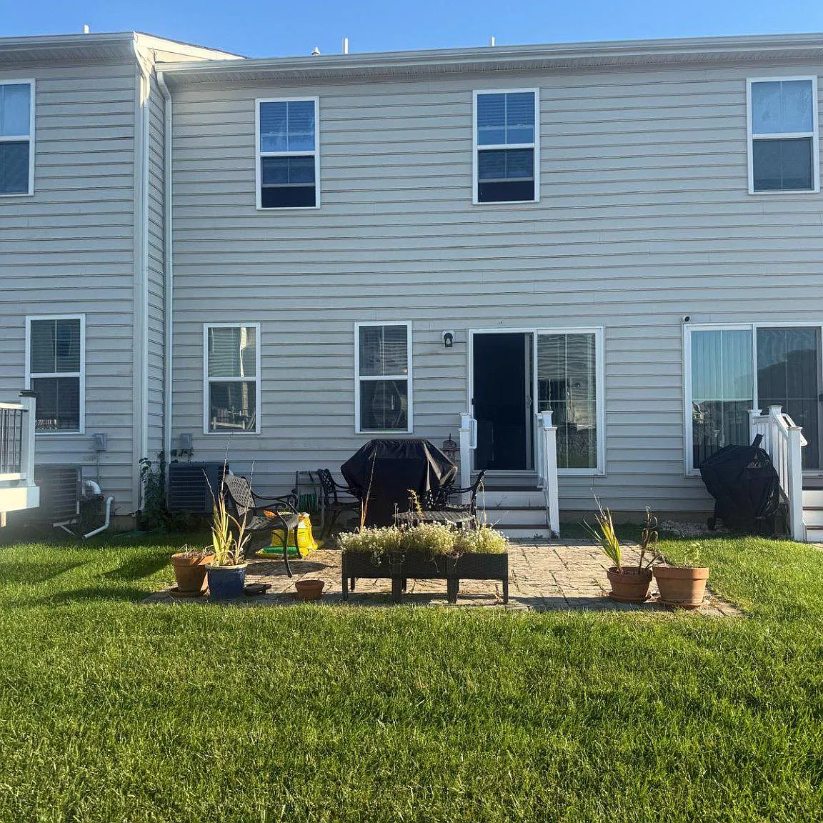 3 bed, 2.5 bath, 2375 sqft, $2,650 — Photo 3