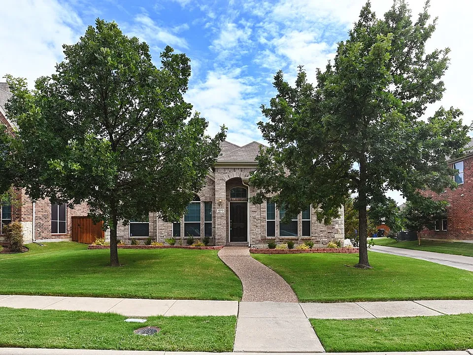 1073 Red Hawk Dr