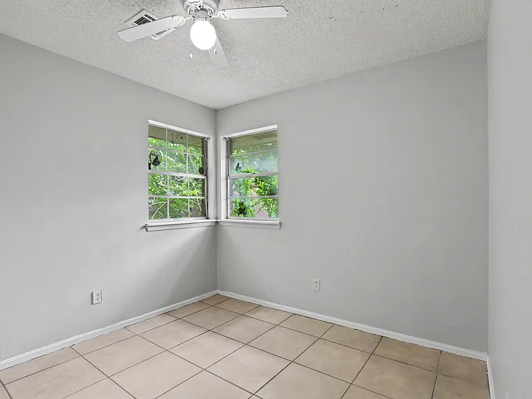 1301 Amhurst Ave — Photo 11