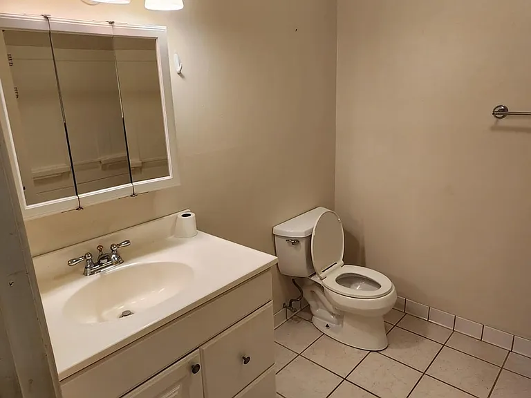 17 King Charles Ct — Photo 25