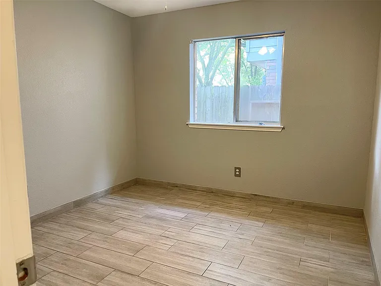 8318 Hot Springs Dr — Photo 5