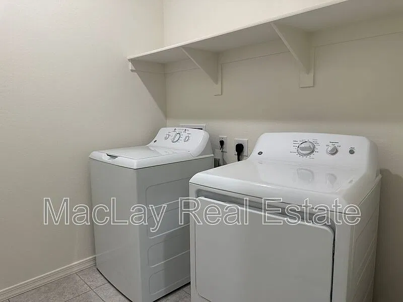 4 bed, 3.0 bath, 1912 sqft, $1,900 — Photo 4