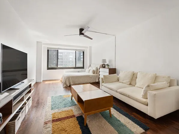 185 Hall St APT 502, Brooklyn, NY 11205