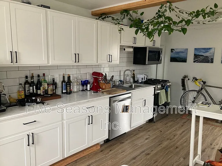 15 Allen St #2 — Photo 6