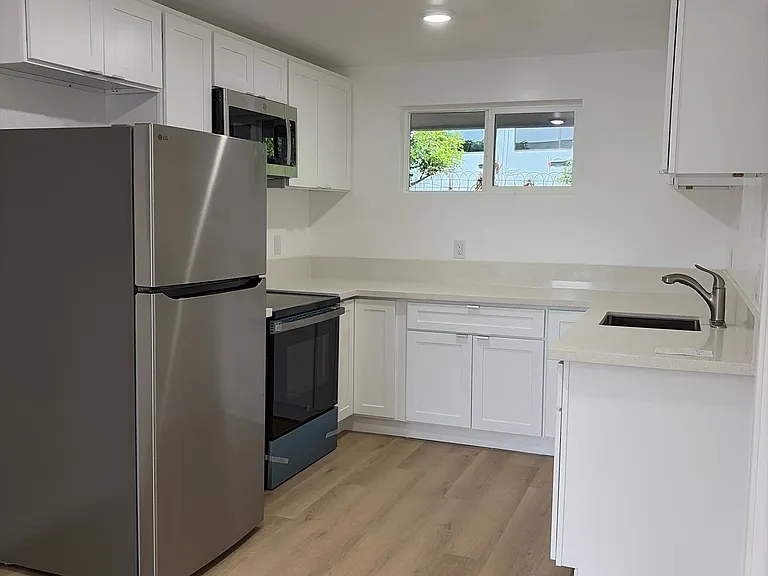 1691 California Ave — Photo 3