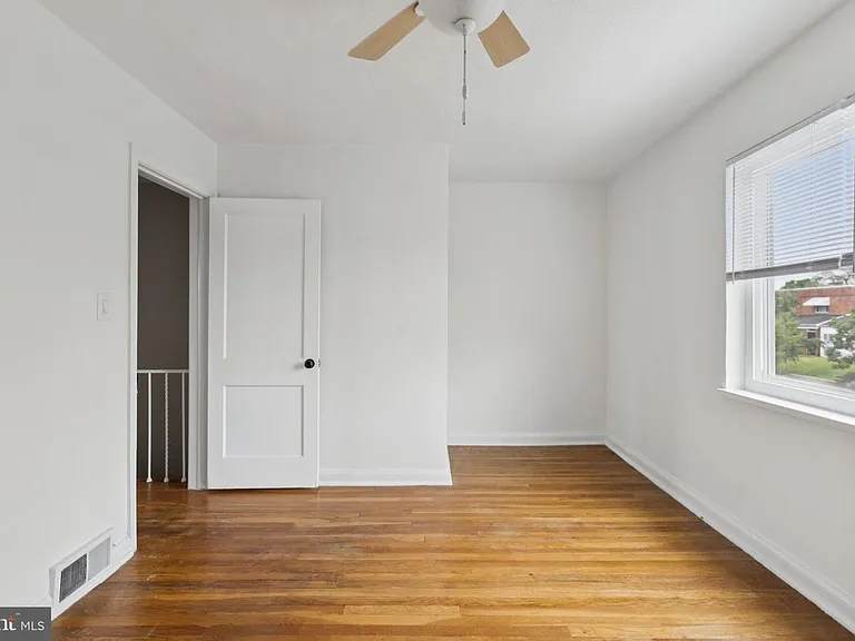 128 33rd St NE — Photo 10