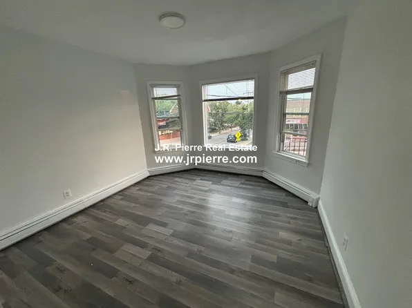 560 Main St, Medford, MA
