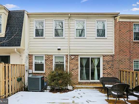 2nd image of 32 Oak Shade Rd