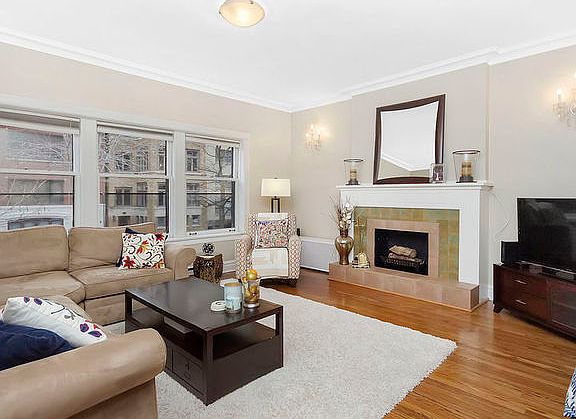 3rd image of 657 W Buena Ave APT 1A