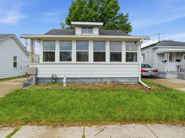 28041 Maple St, Roseville, MI 48066