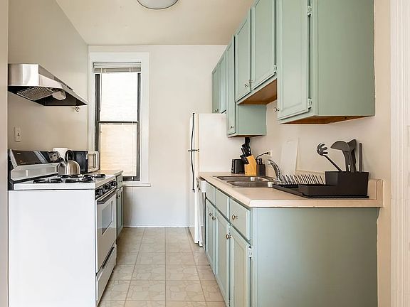 4th image of 2345 N Bosworth Ave APT 1R