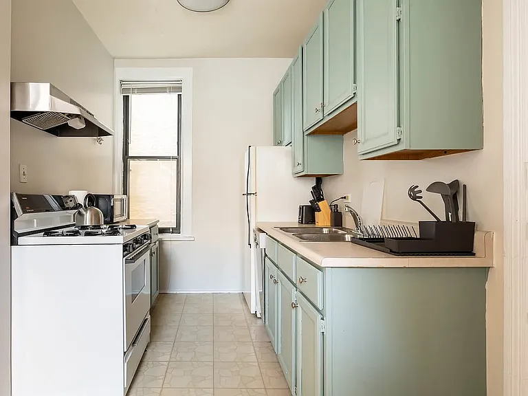 2345 N Bosworth Ave #1R — Photo 4