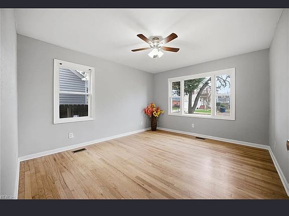 4th image of 2508 Markham St
