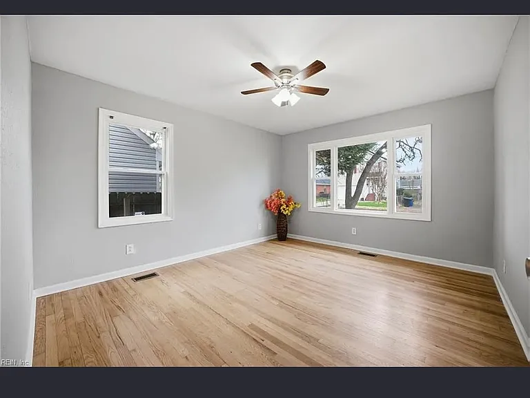 2508 Markham St — Photo 4