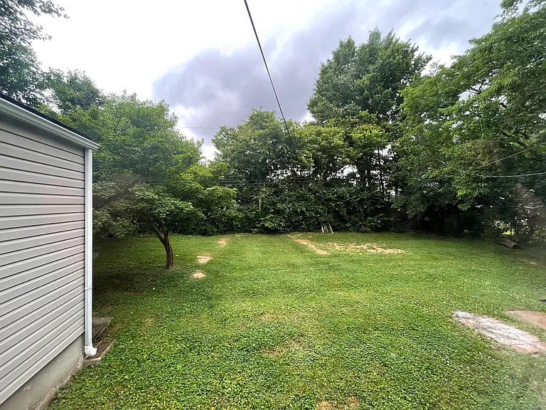 8007 Greenway Dr — Photo 2