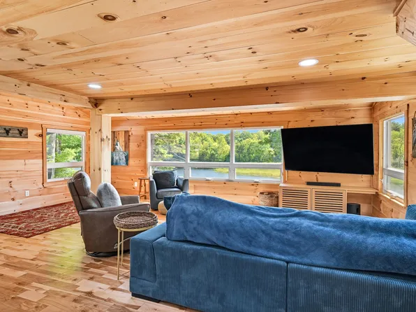 8 Jordan Lane, West Gardiner, ME 04345