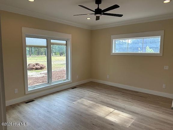 5th image of 179 Erfie Drive S
