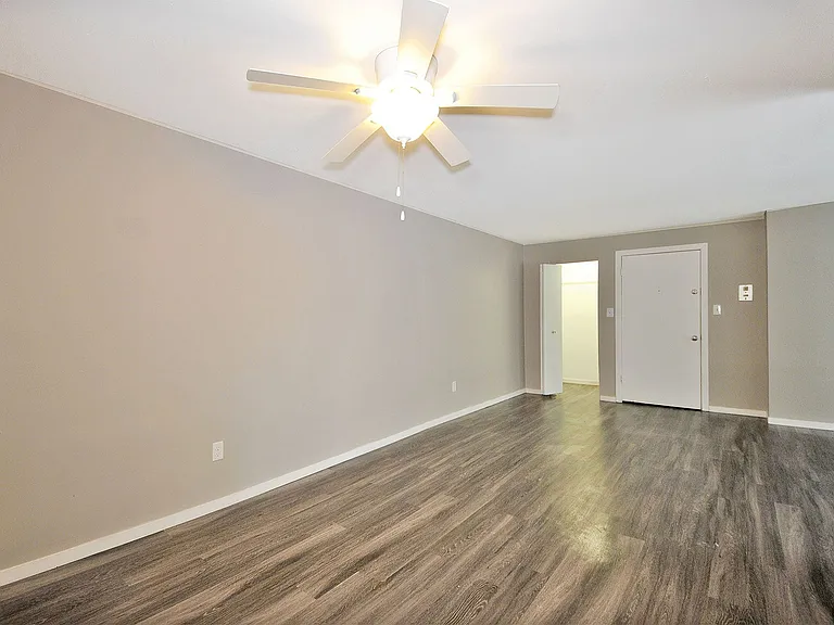 District Royal Oak Apartments — Photo 36