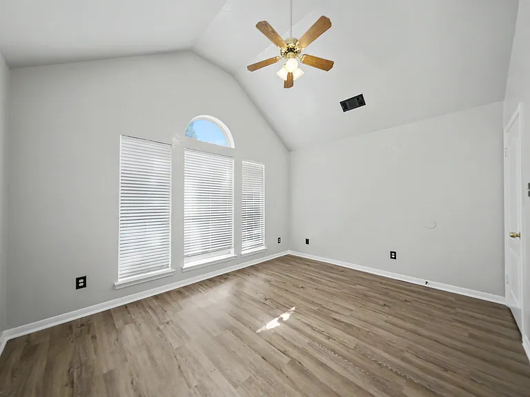 616 Man O War Dr — Photo 14