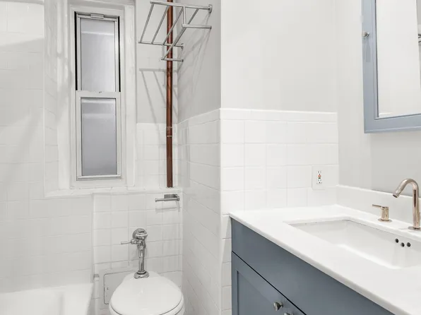 261 West 22nd Street 4 image 6 of 7