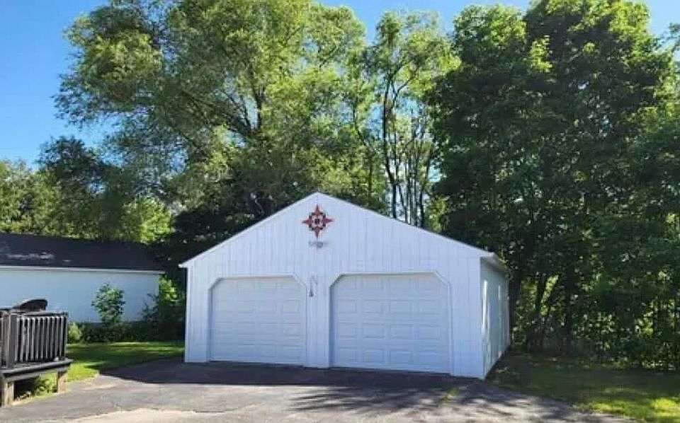 433 Aroostook Ave, Millinocket, ME 04462 Zillow