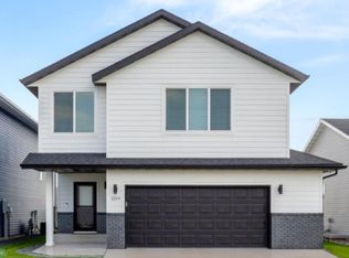 1219 Barnes Dr W, West Fargo, ND 58078