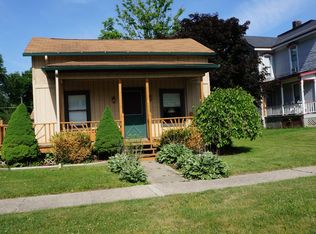 314 S Main St, Almont, MI 48003