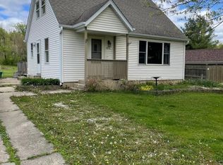 3848 E Solon Rd, Solon Mills, IL 60071