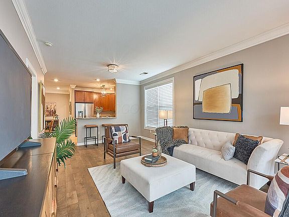 5th image of 936 Perry St #204