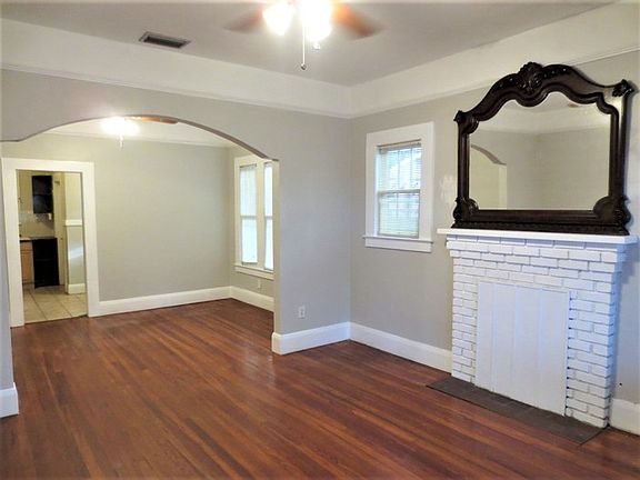 3rd image of 506 E Knollwood St