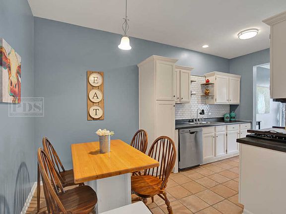 5th image of 978 Mesa Dr