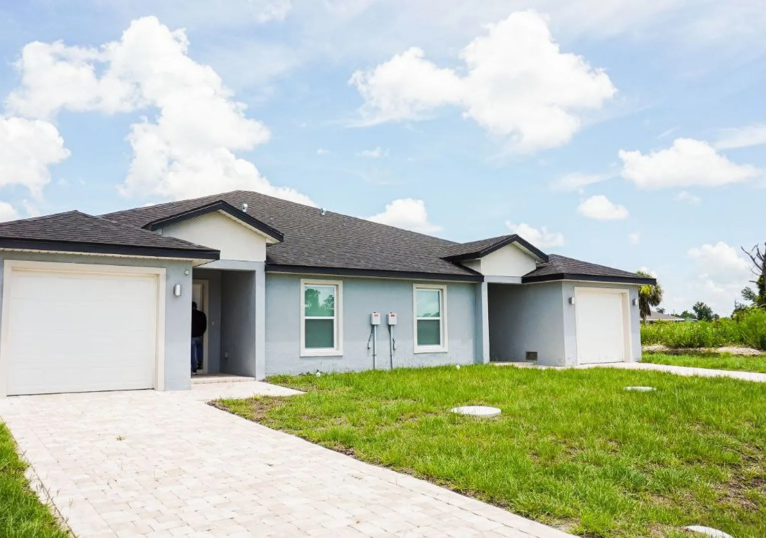 Amazing Opportunity! This Spacious Duplex Offers 3 Bedrooms, 2 Bathrooms, And A 1-Car Garage — Photo 1